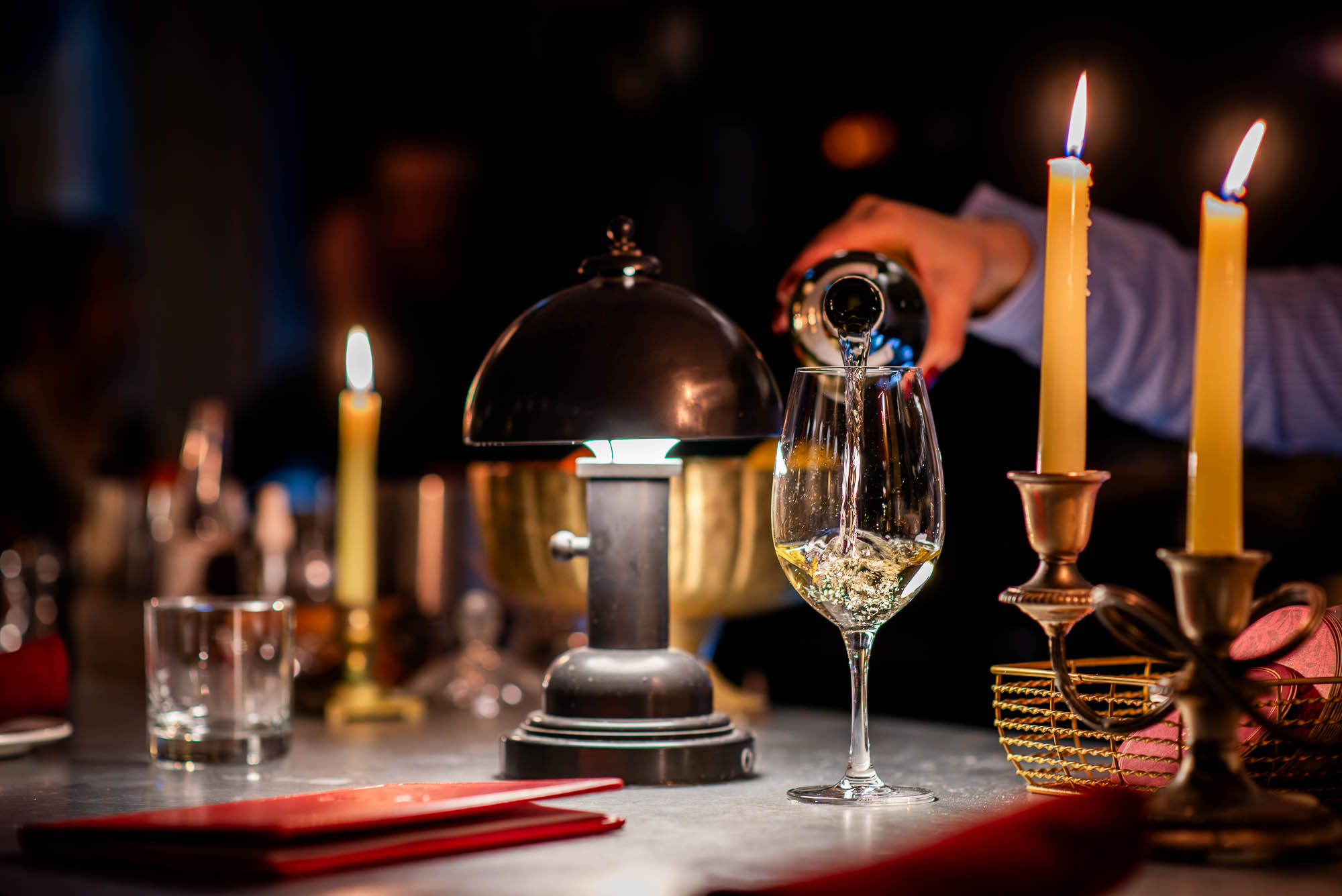 Biff's Bistro Dinner Service wine pour