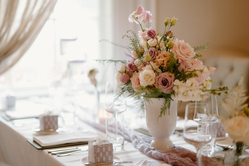 floral bouquet | Auberge du Pommier Toronto wedding venue