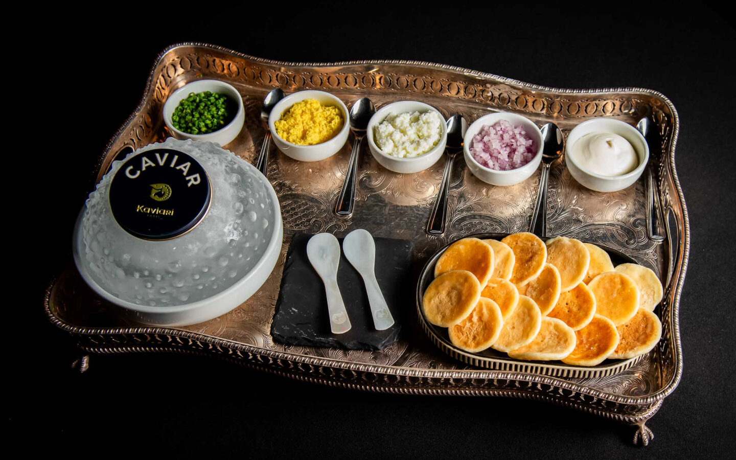 a tray of caviar with types of ecoutremonts